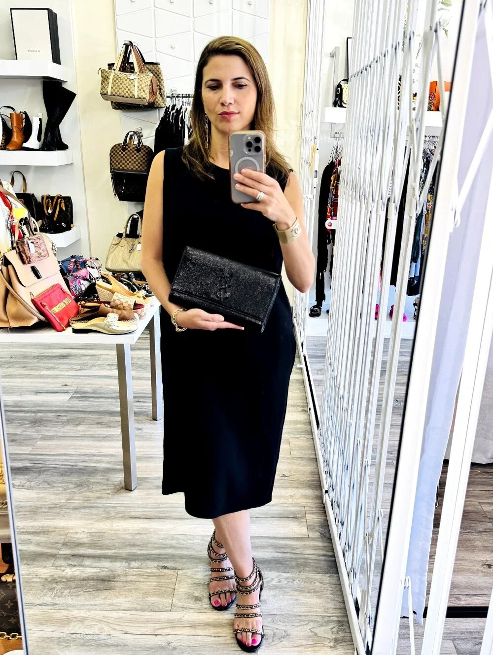 YSL Textured Patent Monogram Large Belle De Jour Clutch - Picture 14 of 14